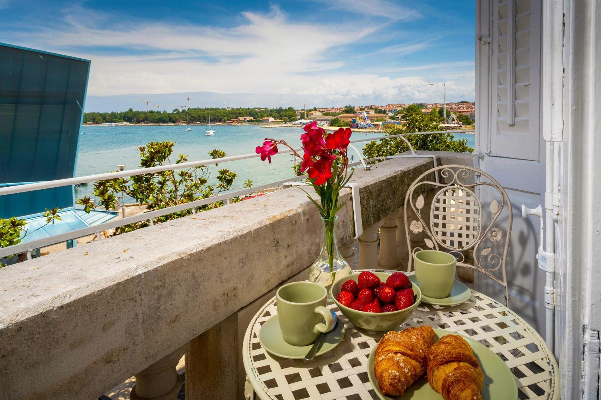 Romeo And Juliet Apartment With Balcony And Sea View Porec Ngoại thất bức ảnh